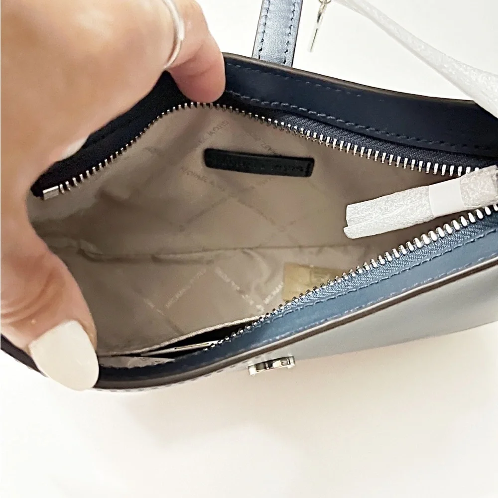 MICHAEL KORS •Lyra Small Pouchette NAVY🌟NWT - Picture 6 of 7